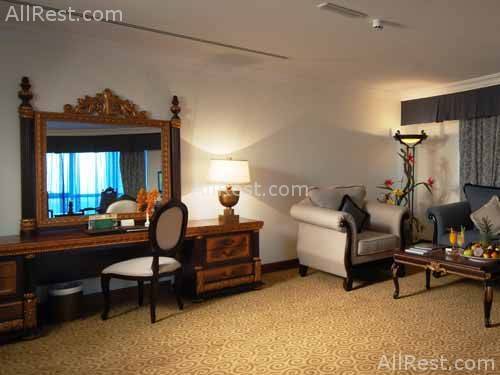 Dhow Palace Hotel 13